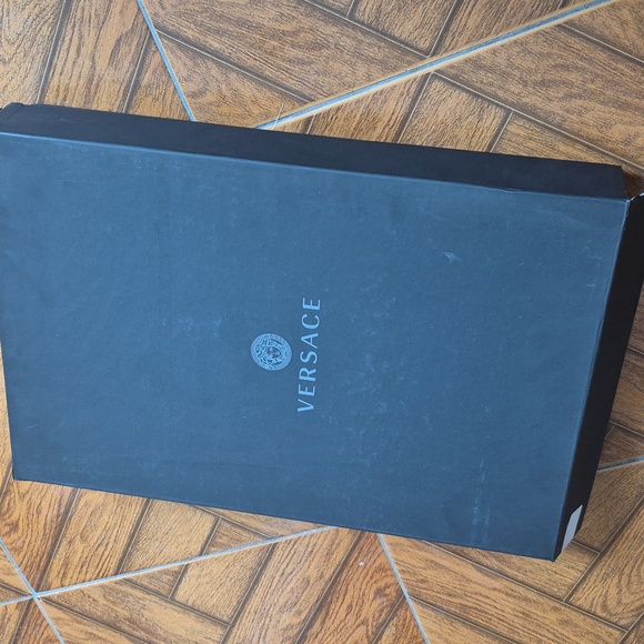 Large Versace Robe Gift Box - Picture 5 of 7